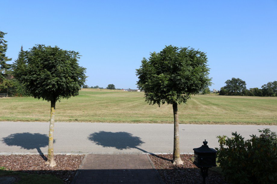 Blick aus der Haust�r Zweifamilienhaus St�ttwang