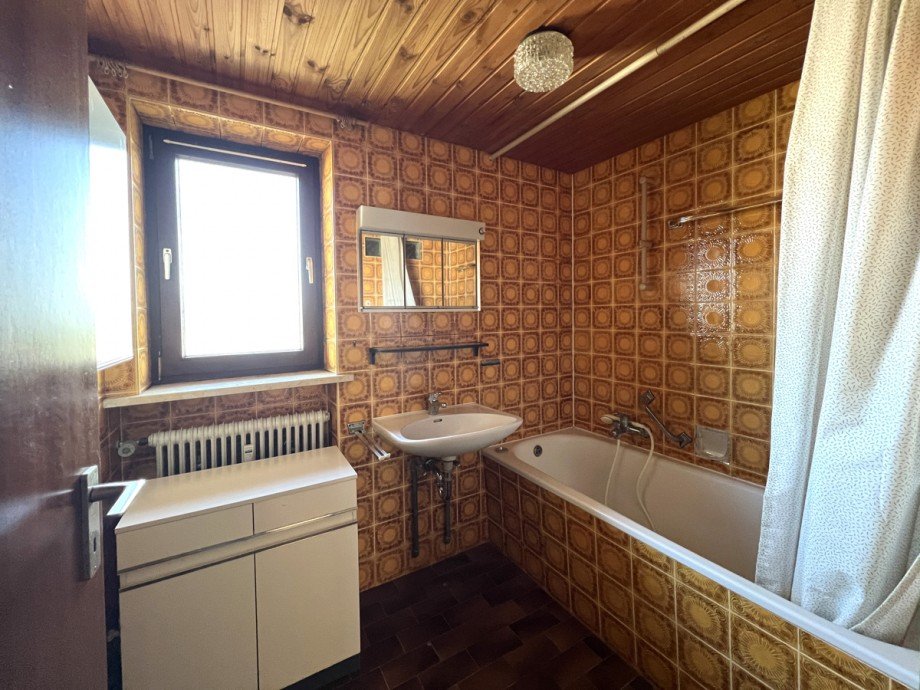 Bad/WC 1. OG Doppelhaush�lfte R�ckholz