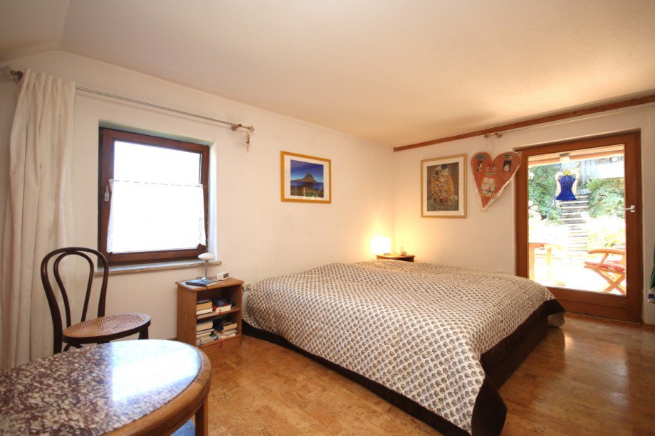 Zimmer OG mit Zugang zur Terrasse Einfamilienhaus Kaltental