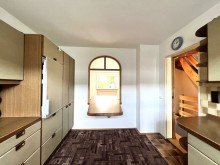 K�che Reihenmittelhaus mit PKW-Stellplatz in Zentrumsn�he.