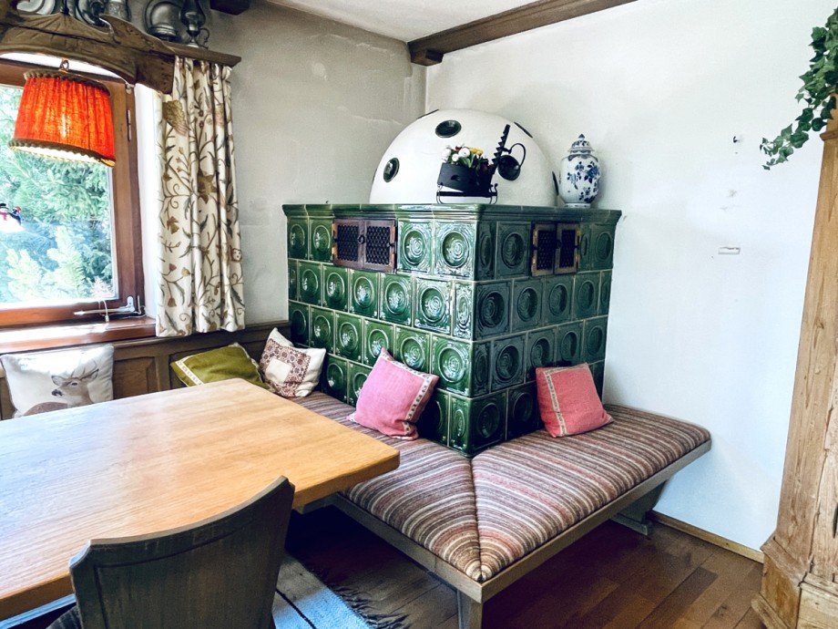 gem�tlicher Kachelofen im Esszimmer Einfamilienhaus Kaufbeuren