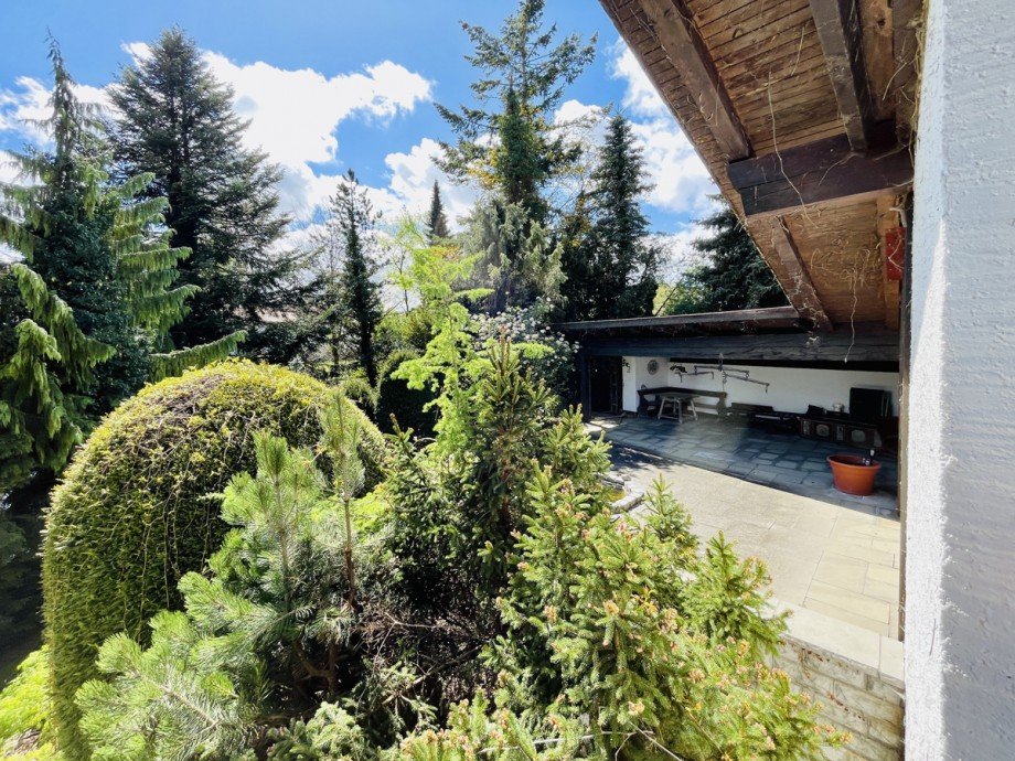 Blick vom Balkon auf die Terrasse Einfamilienhaus Kaufbeuren