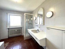Bad 4-Zimmer-Eigentumswohnung mit Kachelofen und Garage.
