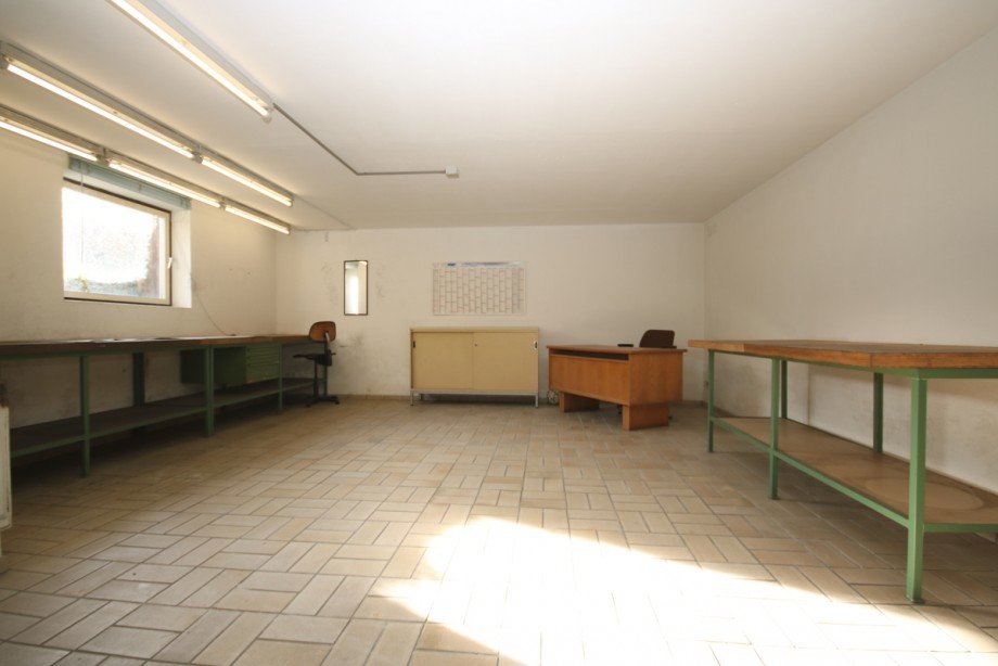 B�ro/G�ste KG Doppelhaush�lfte Kaltental