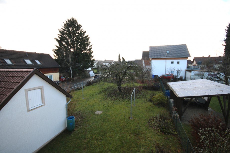 Blick in den Garten Doppelhaush�lfte Mauerstetten