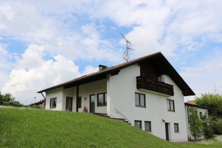 Gartenansicht St�ttwang - Thalhofen an der Gennach Einfamilienhaus Gro�z�giges Einfamilienhaus mit 2 Garagen und tollem Garten.....