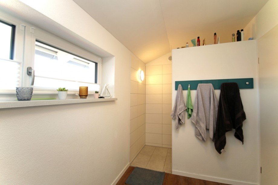 Ebenerdige Dusche - Einliegerwohnung Zweifamilienhaus St�tten am Auerberg