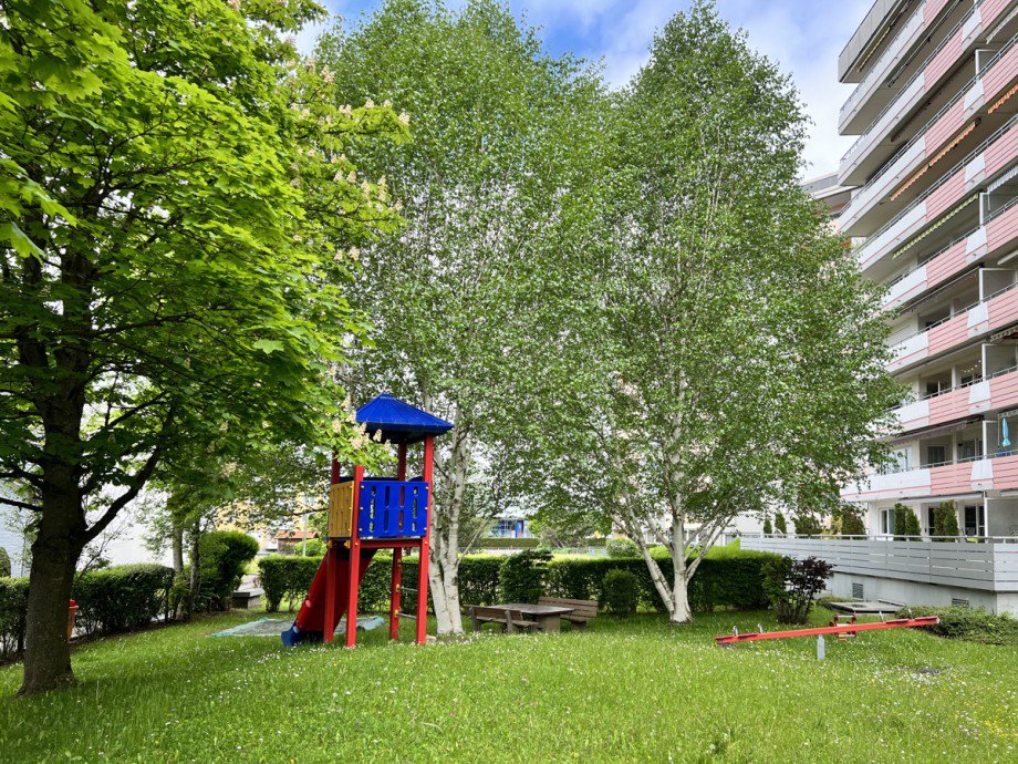 Spielplatz in der Anlage Etagenwohnung Kaufbeuren