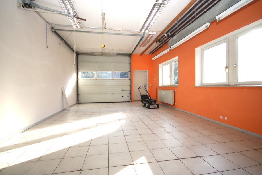 Werkstatt mit Rolltor Werkstatt St�ttwang