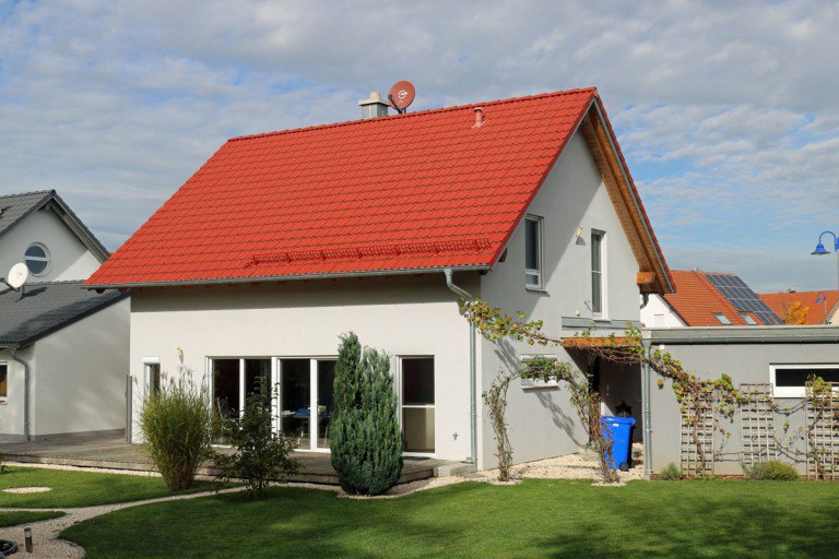 S�dansicht Buchloe - Lindenberg bei Buchloe Einfamilienhaus Neuwertiges Einfamilienhaus mit Saunah�tte