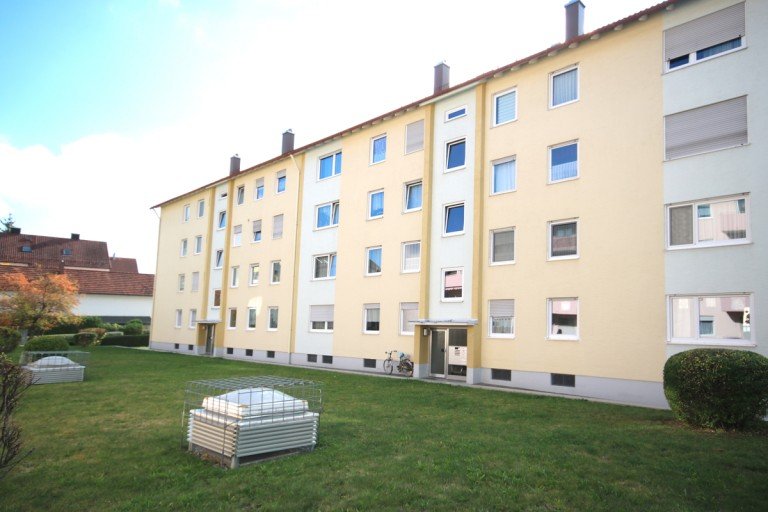 Eingangsseite Kaufbeuren - Neugablonz Etagenwohnung Vermietete 4 Zimmerwohnung mit Tiefgaragenbox