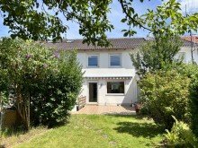 Garten Reihenmittelhaus mit PKW-Stellplatz in Zentrumsn�he.
