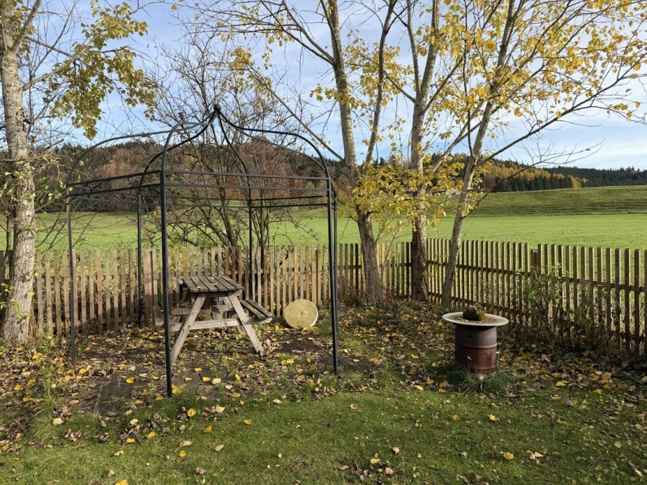 Garten Doppelhaush�lfte Osterzell