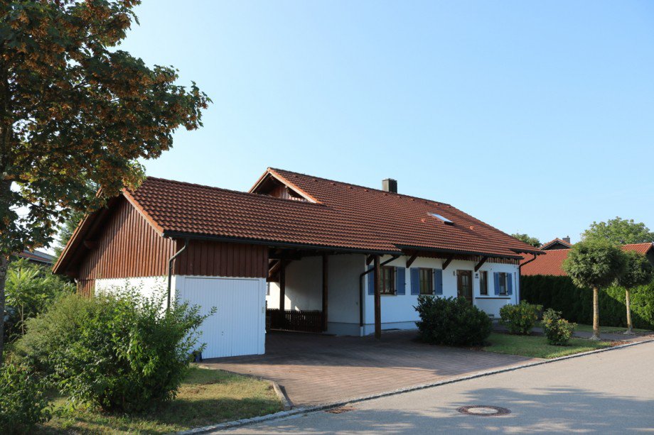 Eingangsseite Zweifamilienhaus St�ttwang