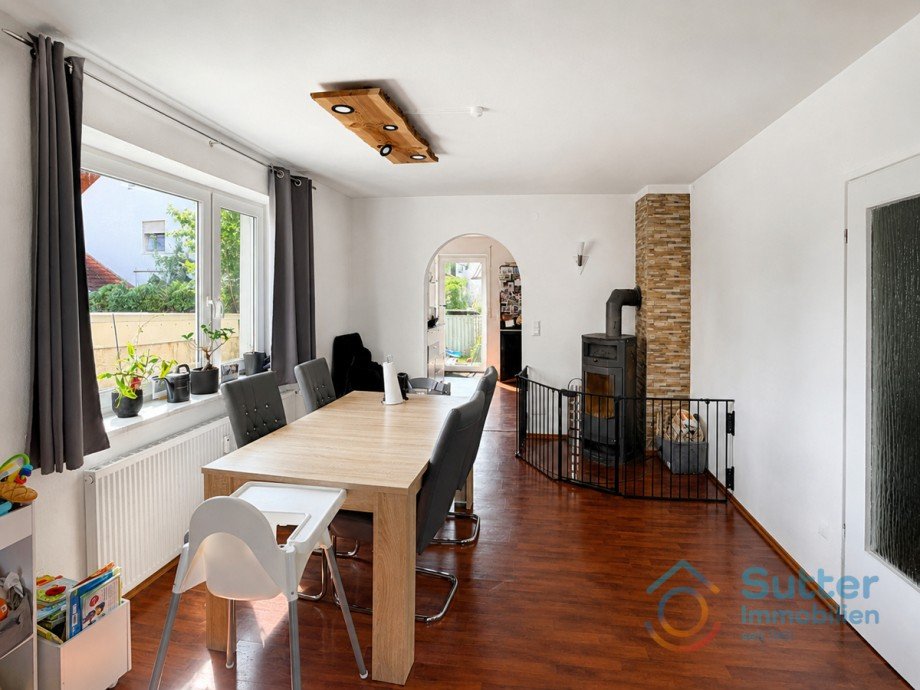 Essen Wohnung links Mehrfamilienhaus Pforzen