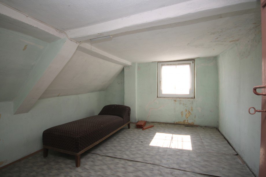 bereits ausgebautes Zimmer im Dachgeschoss Doppelhaush�lfte Kaufbeuren