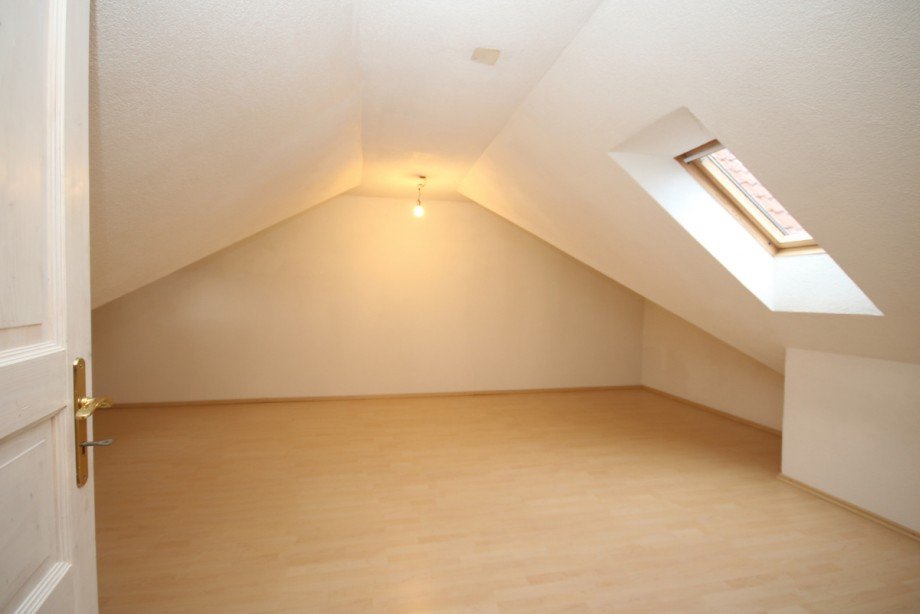 Zimmer �ber Garage Etagenwohnung Buchloe
