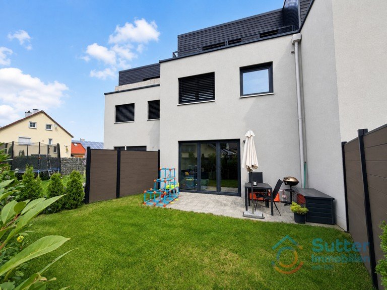 Westansicht Kaufbeuren - Neugablonz Reihenmittelhaus Neuwertiges Reihenmittelhaus mit Garage - hochwertige Ausstattung.