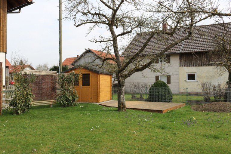 Garten Buchloe - Lindenberg bei Buchloe Etagenwohnung 4 Zimmer, Gartenanteil, Balkon, 2 Stellpl�tze......