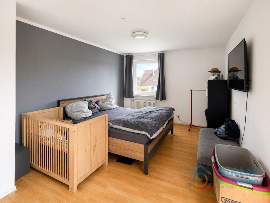 Kind Wohnung links Mehrfamilienhaus Pforzen