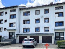 mit Garage 4-Zimmer-Eigentumswohnung mit Kachelofen und Garage.