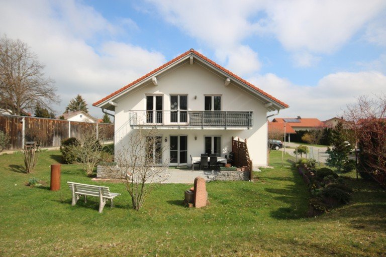 S�dansicht Marktoberdorf - Thalhofen an der Wertach Etagenwohnung 3 Zimmer-Eigentumswohnug mit sehr gro�em Balkon und Garage!