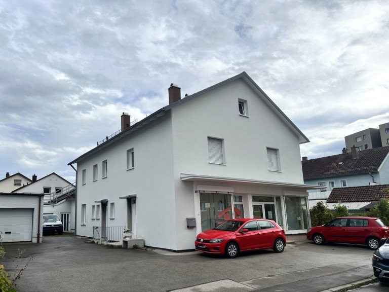 Ansicht Kaufbeuren - Kaufbeuren B�ro / Praxis Ebenerdige Praxis-/B�ror�ume mit PKW-Stellpl�tzen vor dem Haus