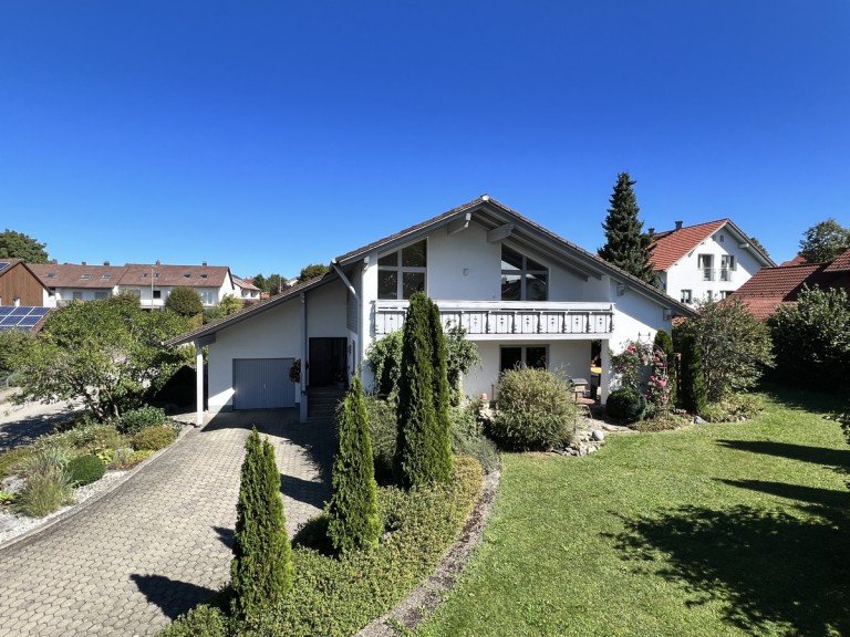 Hausansicht Mauerstetten - Mauerstetten Einfamilienhaus Einfamilienhaus mit 2 Garagen in ruhiger Lage