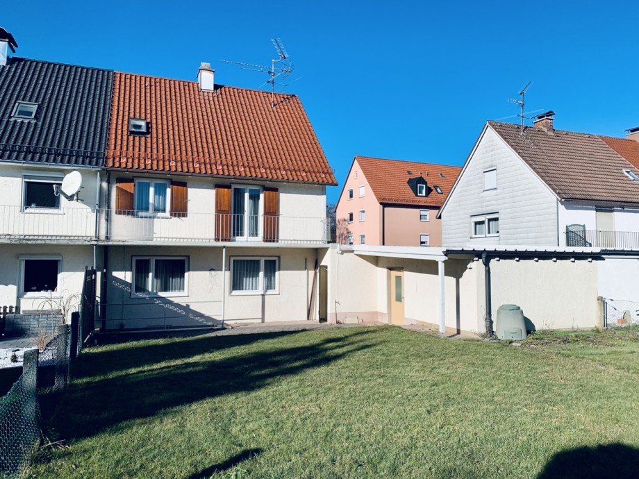 S�dansicht und Garagenr�ckseite Doppelhaush�lfte Kaufbeuren