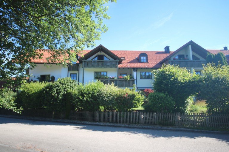 S�dwestansicht Kaufbeuren - Neugablonz Dachgeschosswohnung Kapitalanlage: 2 Zimmer-Dachgeschoss-Wohnung mit Tiefgarage