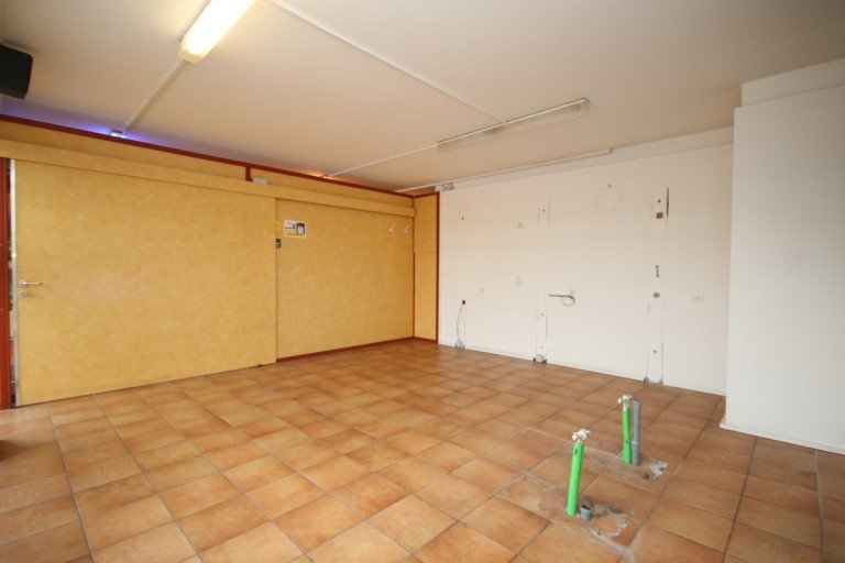 Wasseranschluss im Boden Kaufbeuren - Neugablonz B�rofl�che Teilfl�che im Sonnenstudio - ideal f�r Fris�r, Kosmetik oder �hnliches.