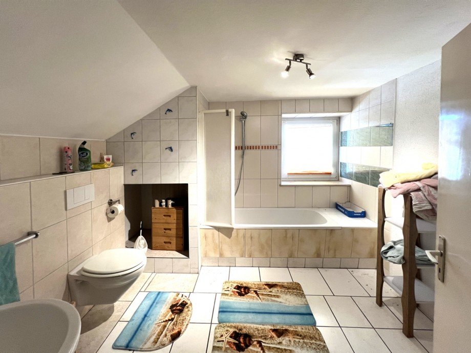 Bad/WC Dachgeschoss Erdgeschosswohnung Biessenhofen
