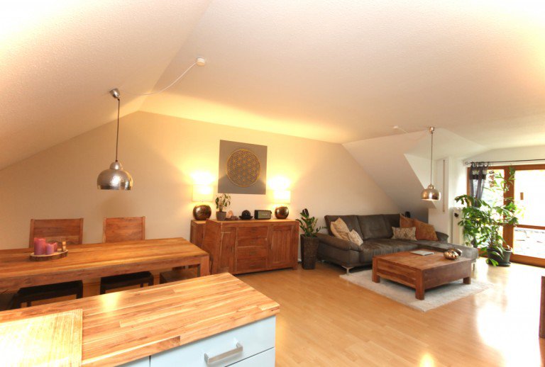 Wohnzimmer Kaufbeuren - Hirschzell Dachgeschosswohnung Wundersch�ne 2 Zimmer-Dachgeschosswohnung in Hirschzell