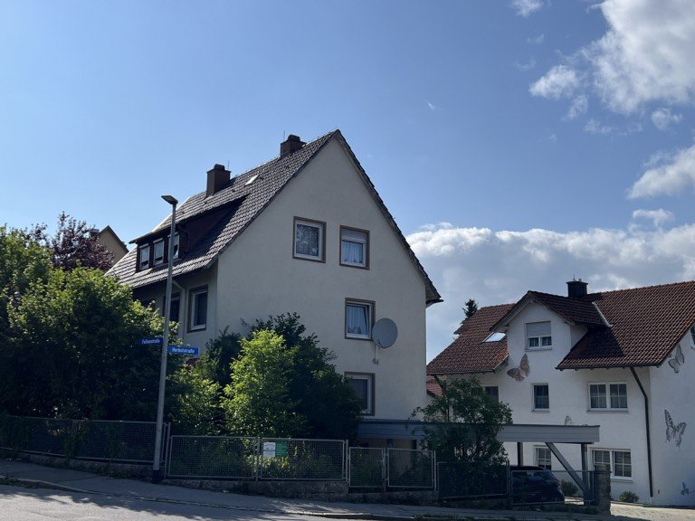 Ostansicht Kaufbeuren - Neugablonz Dachgeschosswohnung Vermietete 3-Zimmer-Wohnung mit Westbalkon