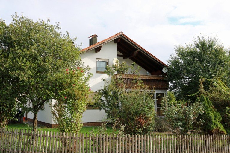 S�dansicht Osterzell - Osterzell Zweifamilienhaus Nur zur Kapitalanlage: 2-Familienhaus in ruhiger Lage