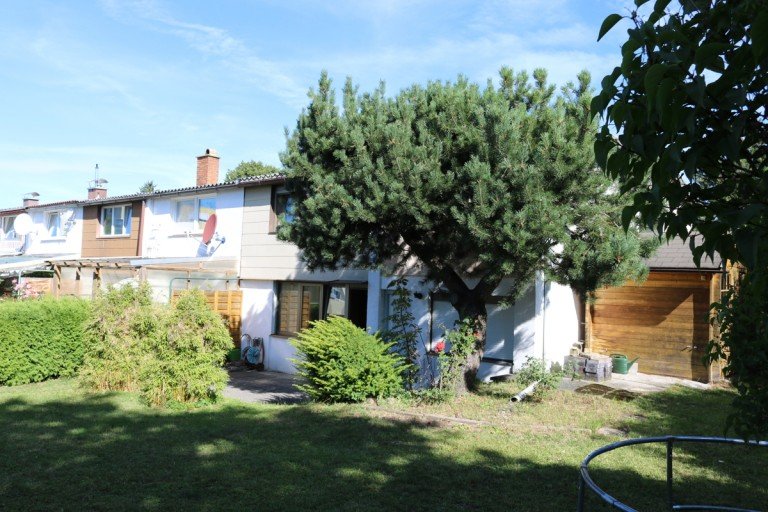 Gartenansicht Kaufbeuren - Neugablonz Reiheneckhaus Haus statt Wohnung - Reiheneckhaus mit Garage.