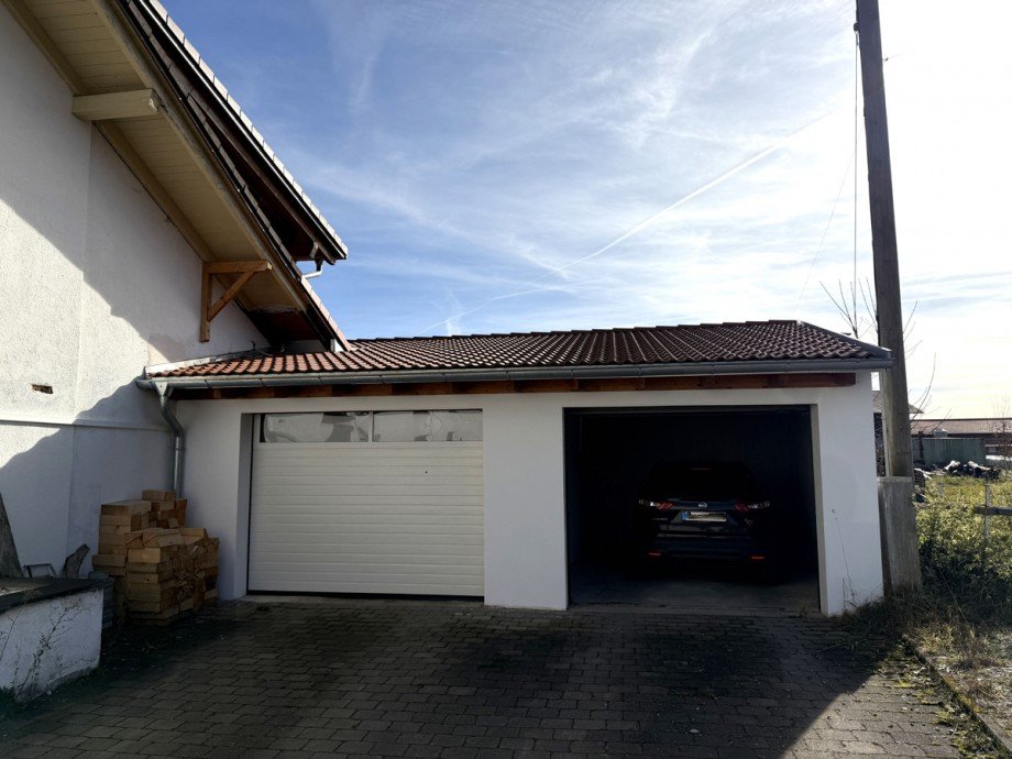 rechte Garage Doppelhaush�lfte Osterzell