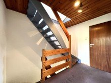 Flur 1. OG Reihenmittelhaus mit PKW-Stellplatz in Zentrumsn�he.