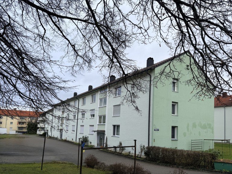 Eingangsseite Kaufbeuren - Kaufbeuren Etagenwohnung 3-Zimmer-Eigentumswohnung mit PKW-Stellplatz