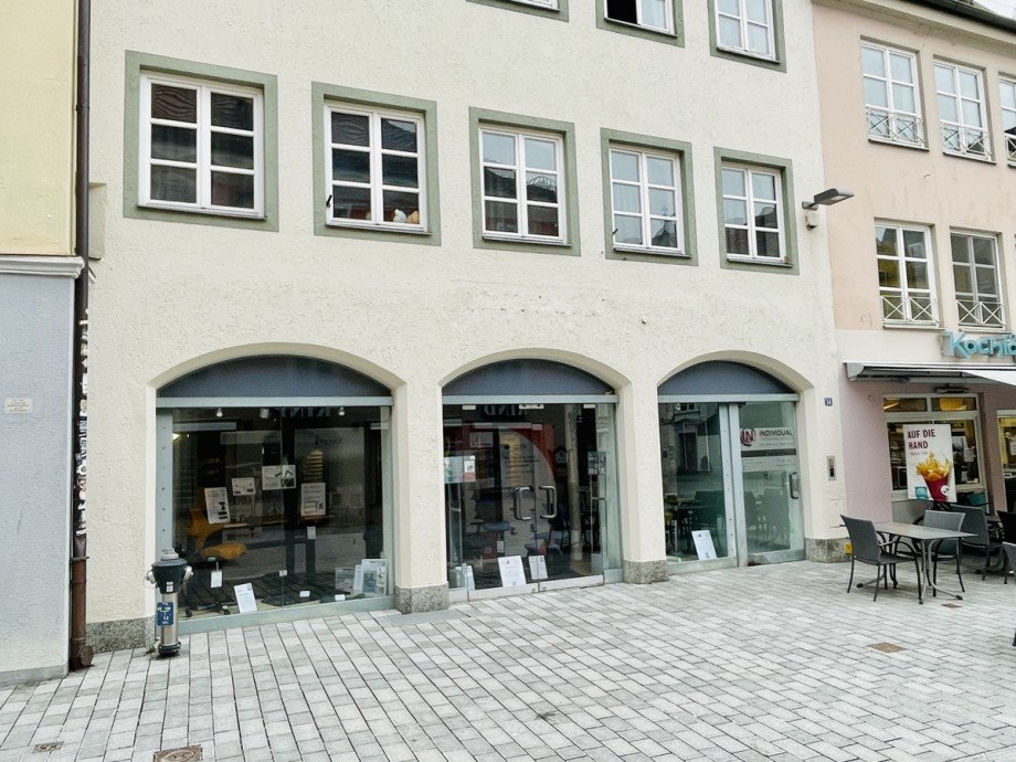 freie Fl�che vor dem Laden Einzelhandel Kaufbeuren