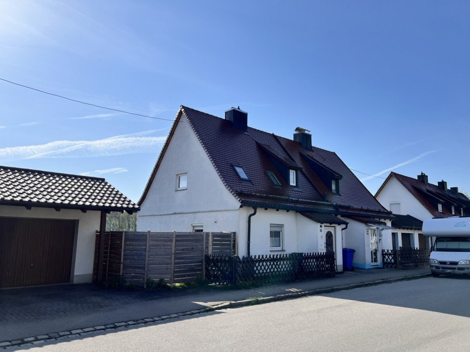 Eingangsseite Doppelhaush�lfte Kaufbeuren