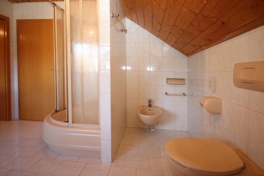 Bidet + WC Doppelhaush�lfte Kaltental