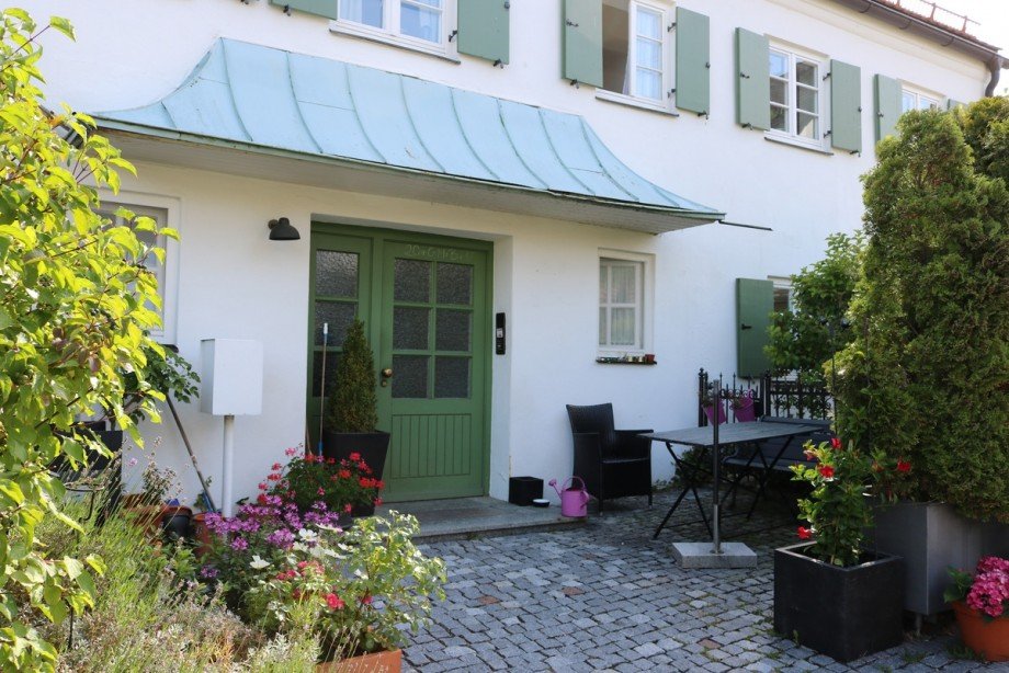 Eingang Mehrfamilienhaus Irsee