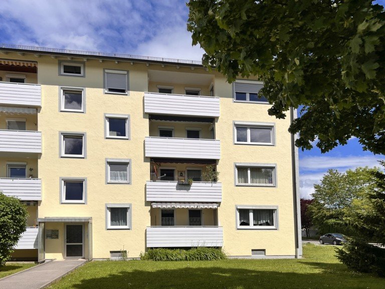 Eingangsseite Kaufbeuren - Haken Etagenwohnung 3 Zimmer-Wohnung zur Kapitalanlage mit Schimmelbefall