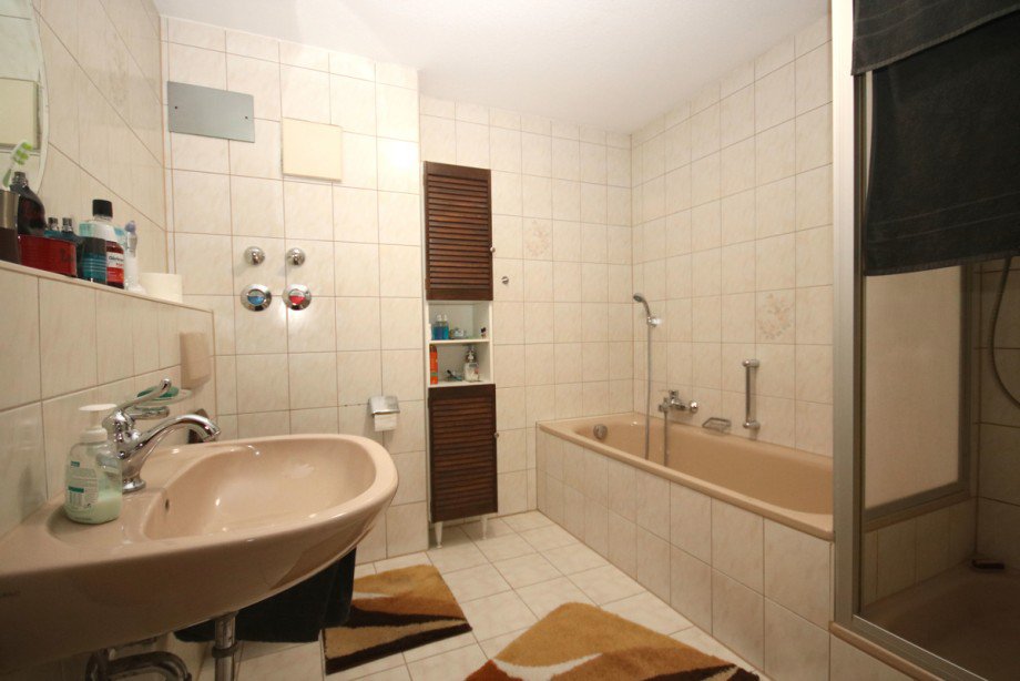 mit Wanne + Dusche Dachgeschosswohnung Kaufbeuren
