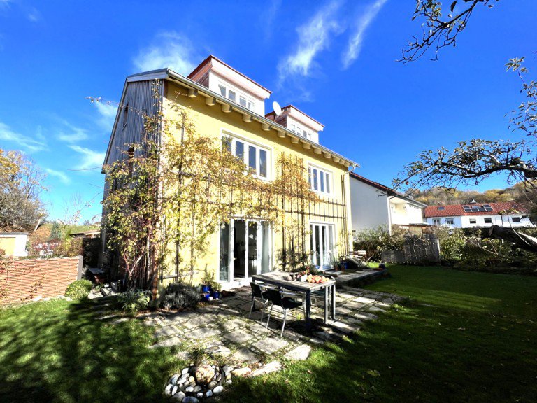 S�dansicht Kaufbeuren - Hirschzell Einfamilienhaus Einfamilienhaus mit Carport, Garage, Holzofenanschluss in Bahnhofsn�he