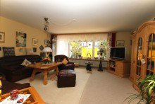 Wohnzimmer Doppelhaush�lfte mit Garage