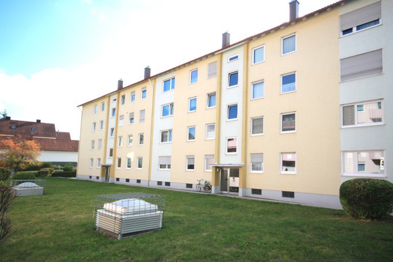 Eingangsseite Kaufbeuren - Neugablonz Etagenwohnung Vermietete 4 Zimmerwohnung mit Tiefgaragenbox