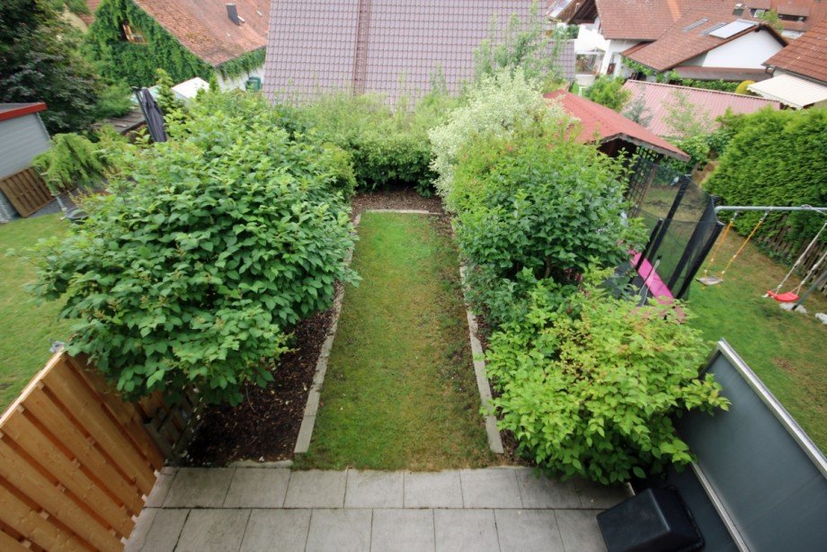 Blick in Garten Doppelhaush�lfte Buchloe