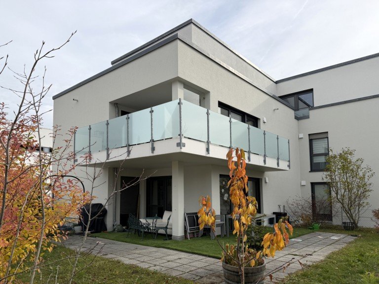 Balkonansicht Kaufbeuren - Kaufbeuren Etagenwohnung 4 Zimmer-Mietwohnung mit Balkon und 2 Tiefgaragenstellpl�tzen
